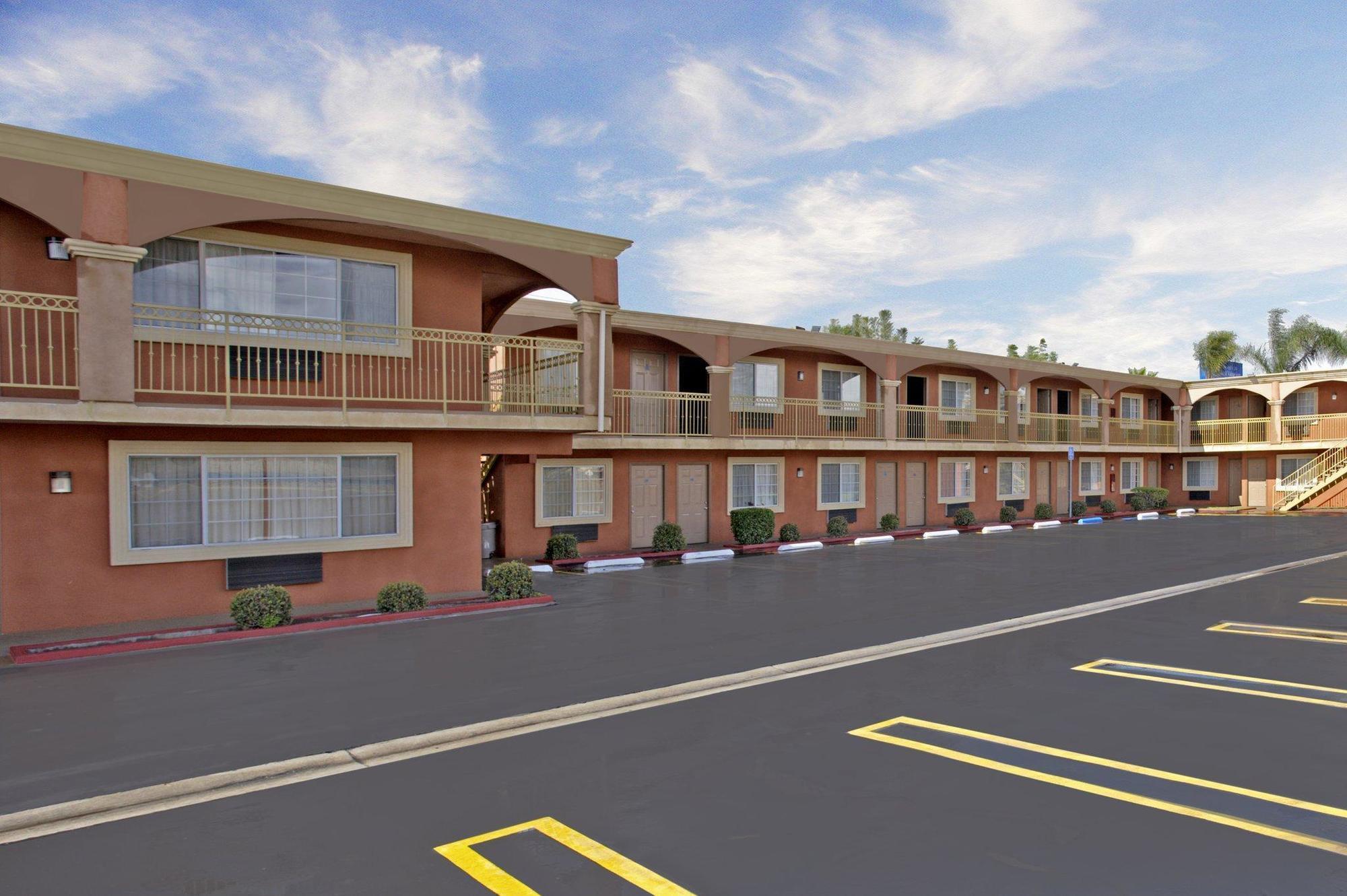 Legacy Inn & Suites Anaheim Bagian luar foto