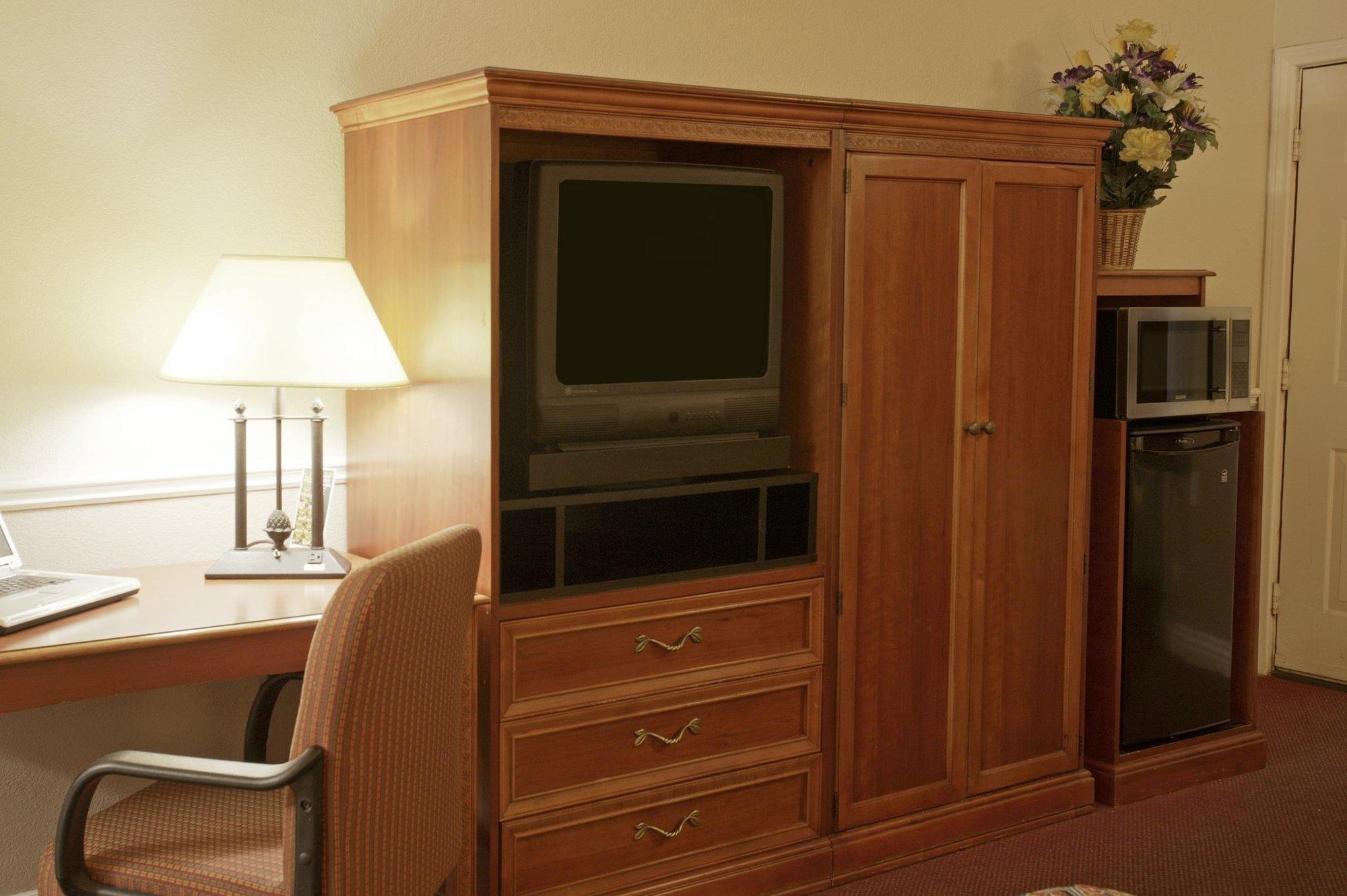 Legacy Inn & Suites Anaheim Bagian luar foto