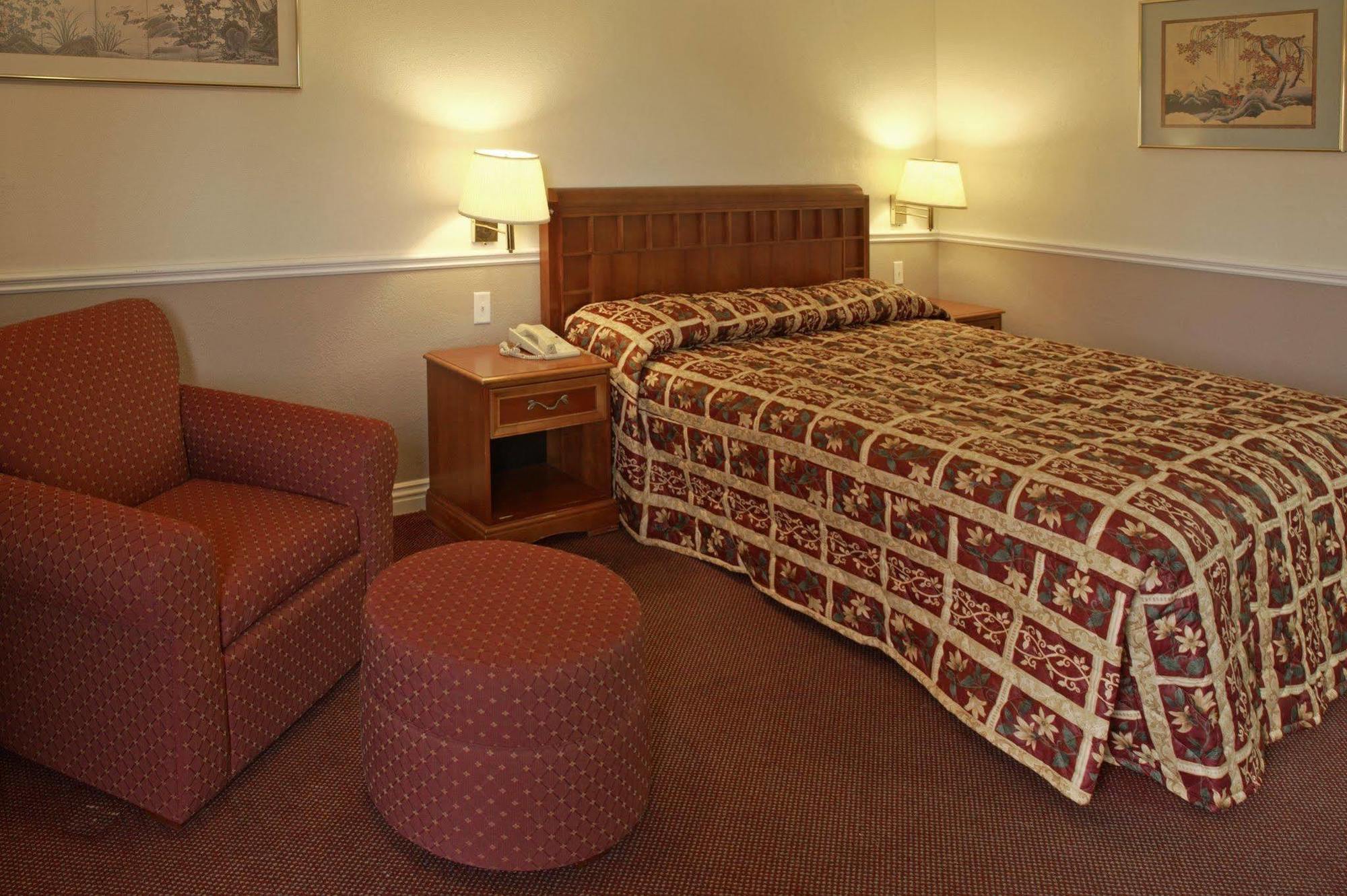 Legacy Inn & Suites Anaheim Bagian luar foto