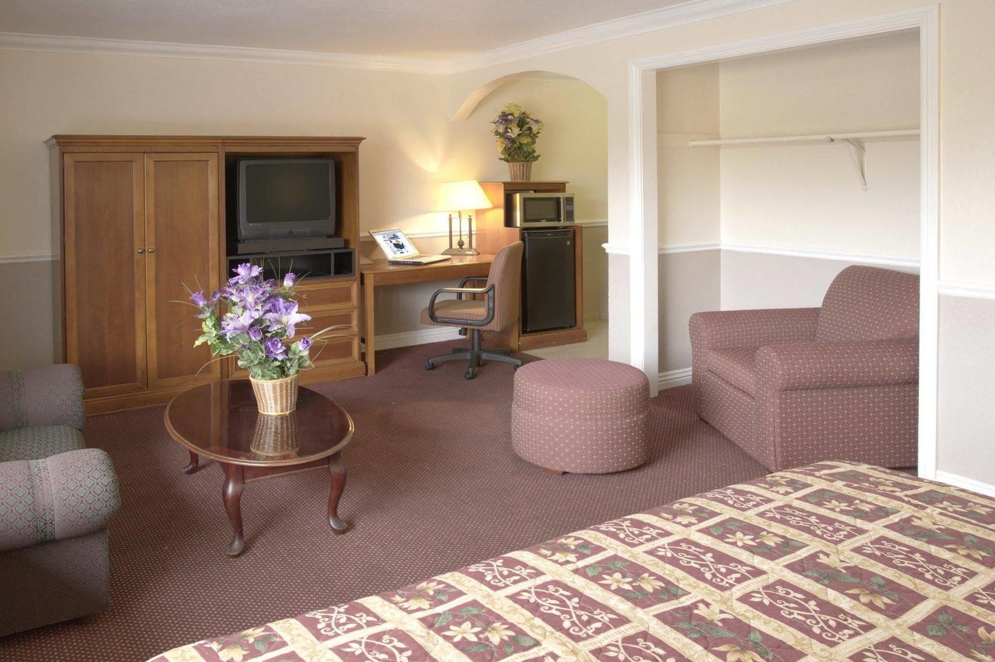 Legacy Inn & Suites Anaheim Bagian luar foto